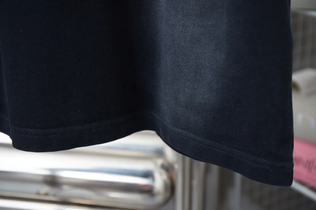🅿️210 Chrome Hearte 25SS Early Spring New Style Denim Chrome Hearte Short Sleeves Light luxury Essential item for daily commuting for men and women Correct version Welcome to compare Detailed features · 280g 100% pure cotton double yarn jersey fabric · Custom dyed in the same vat, special thickened 32 pieces double-strand 1X1 thread · Denim cut Chrome Heart cross ➕Imported Australian matte pearlescent diamonds . Ready-to-wear dyeing Then do the faded fried snowflake process, then wash it to make it look old. Common washing improves the effect · Double-needle stitching and cross-stitch process · Original main mark, washed tag, branded moisture-proof paper packaging Color: black/white/orange Size: S/M/L/XL
